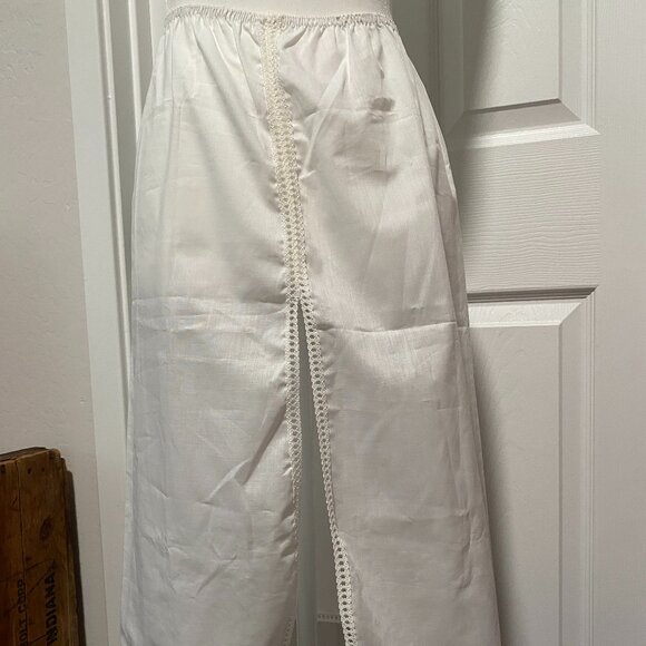 Movie Star Other - Vintage, Cotton Slip. Brand is Movie star. Small.